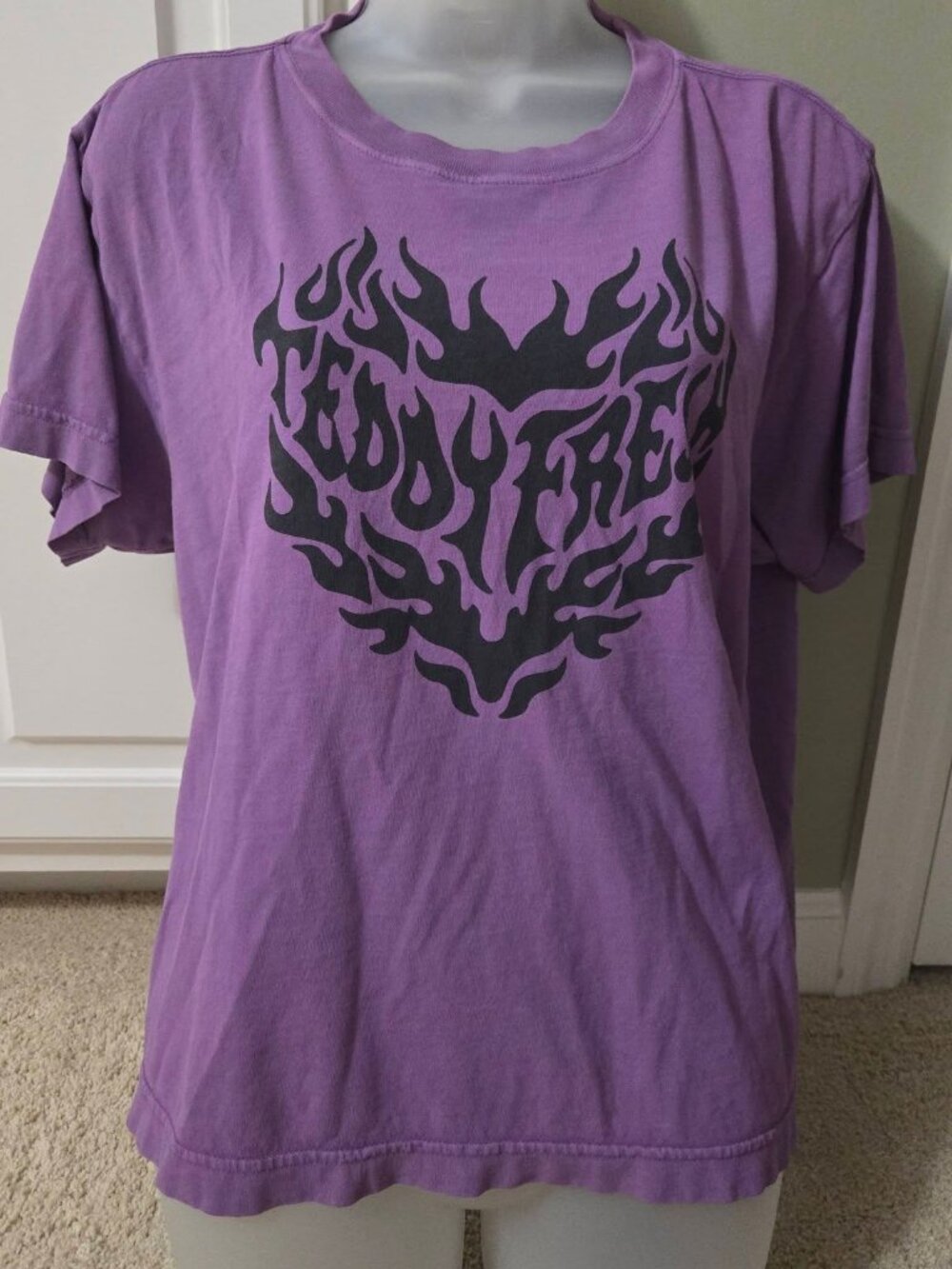 Teddy Fresh Purple Black Heart Flames Logo Graphic T-Shirt Size Large